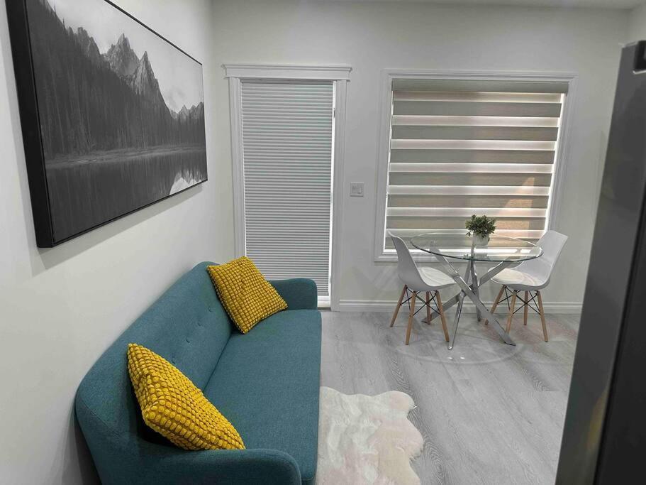 Award Winning Boho Paradise Sunlit Modern Suite YYC Buitenkant foto